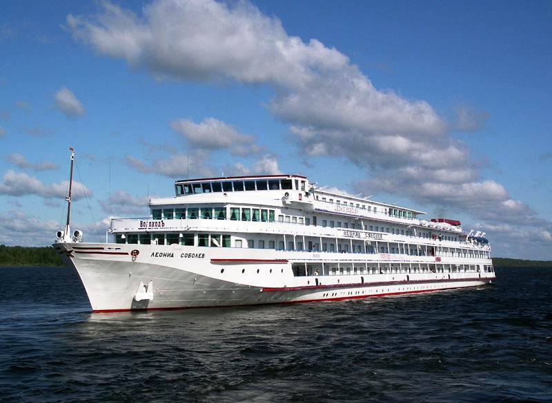 El Ms Sobolev le llevará con total confort por los impactantes canales del Rio Volga (Rusia) CRUCEROS FLUVIALES RUSIA CREUERS FLUVIALS RUSSIA DESCOMPTES CREUERS
